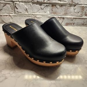 Clogs
